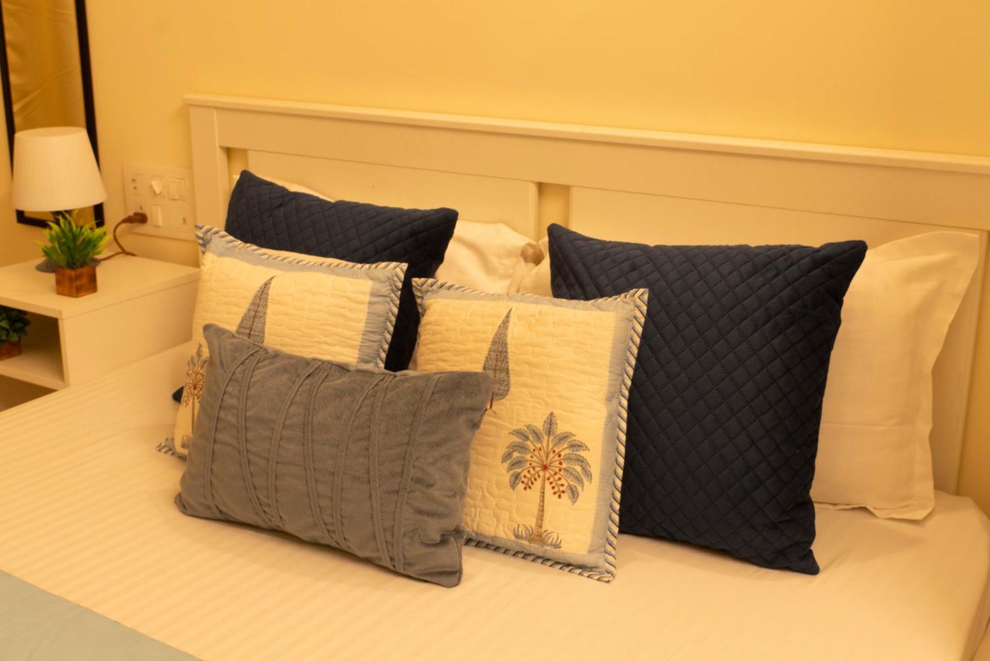 Spacious, Stylish, Upper Floor 3bhk Near Bkc Apartament