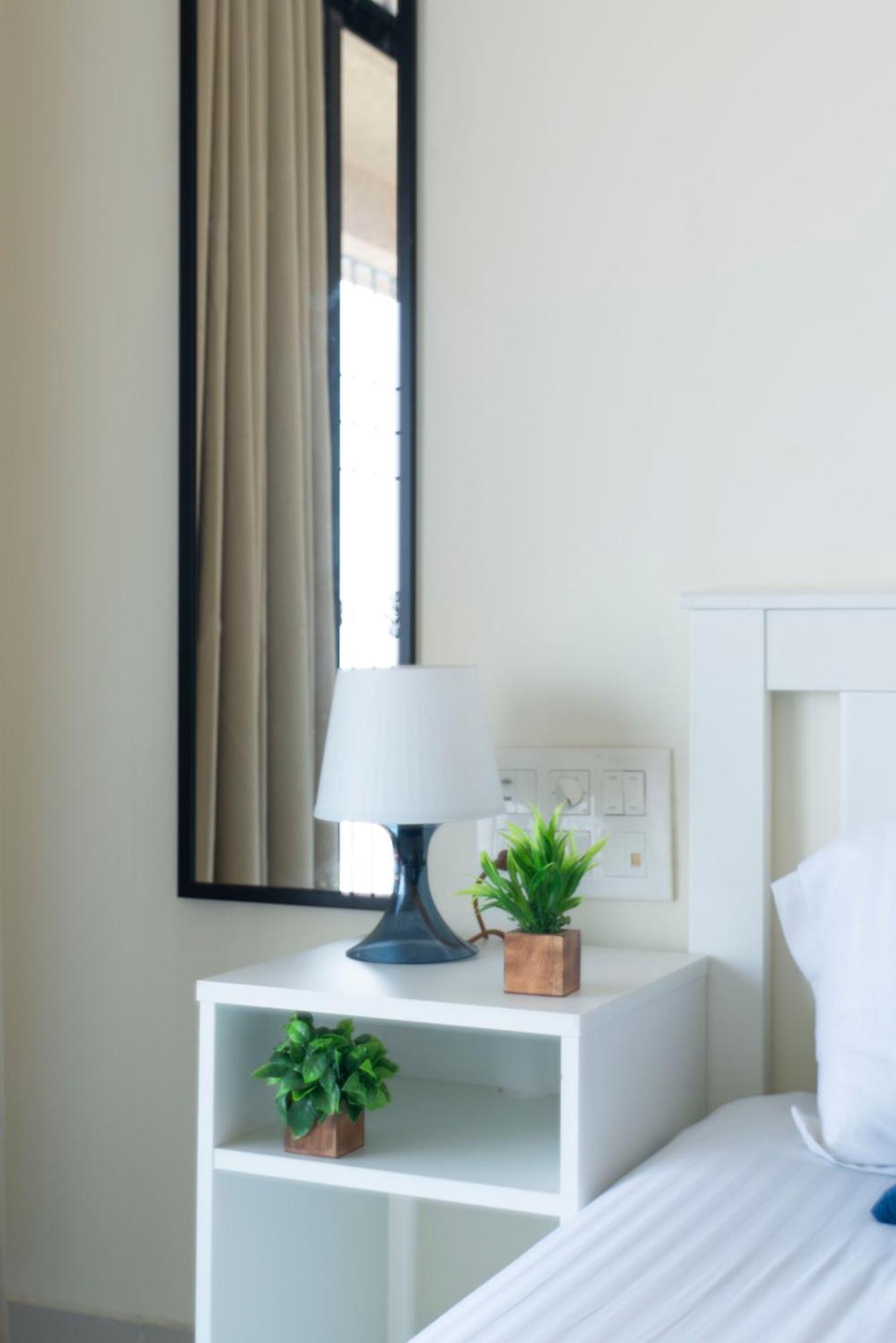 Spacious, Stylish, Upper Floor 3bhk Near Bkc Apartament